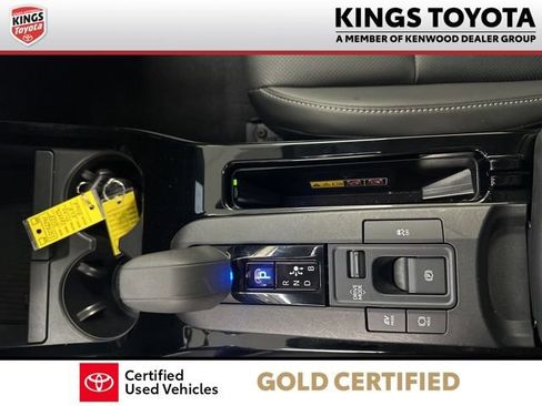 Certified 2025 Toyota Prius XLE FWD image 17