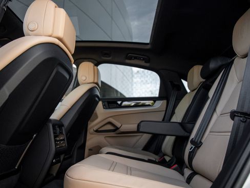 Certified 2026 Porsche Cayenne Coupe AWD/4WD image 31