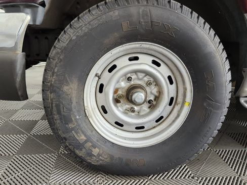 Used 2003 Ford E-150 and Econoline 150 Wagon RWD image 10