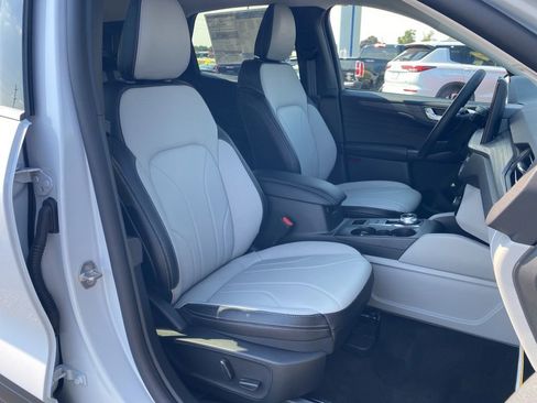 New 2025 Ford Escape SE w/ PHEV Premium Package FWD image 21