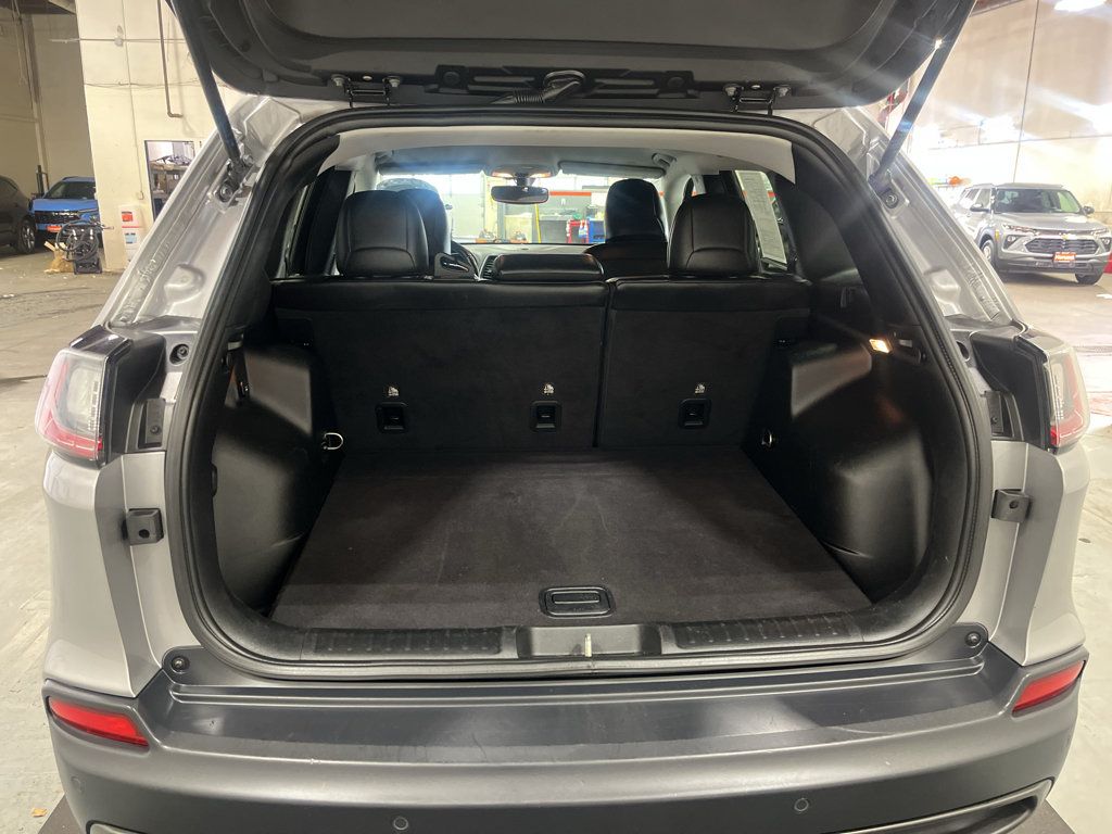 Used 2020 Jeep Cherokee Trailhawk AWD/4WD image 26