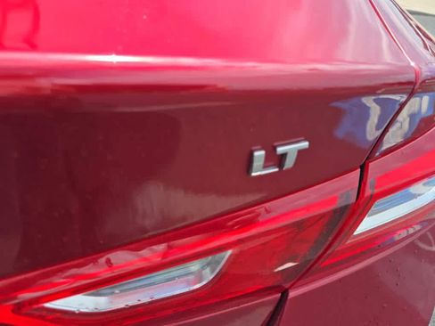 Used 2018 Chevrolet Malibu LT w/ Leather Package FWD image 4
