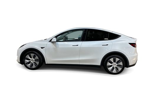 Certified 2023 Tesla Model Y Long Range AWD/4WD image 3
