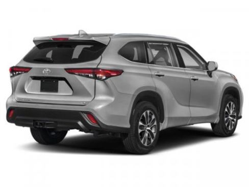 Used 2020 Toyota Highlander XLE image 2