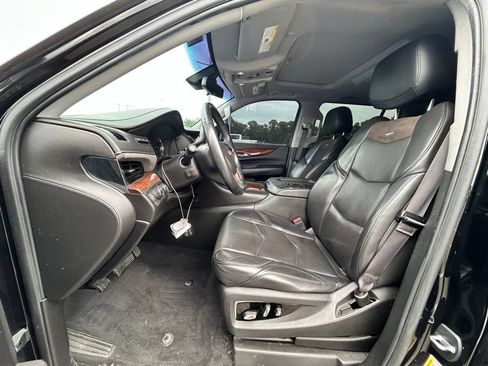 Used 2017 Cadillac Escalade ESV Luxury AWD/4WD image 18