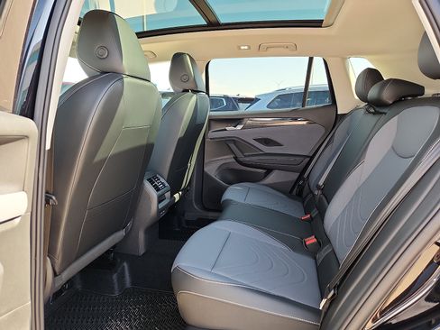 New 2026 Volkswagen Tiguan SE FWD image 12