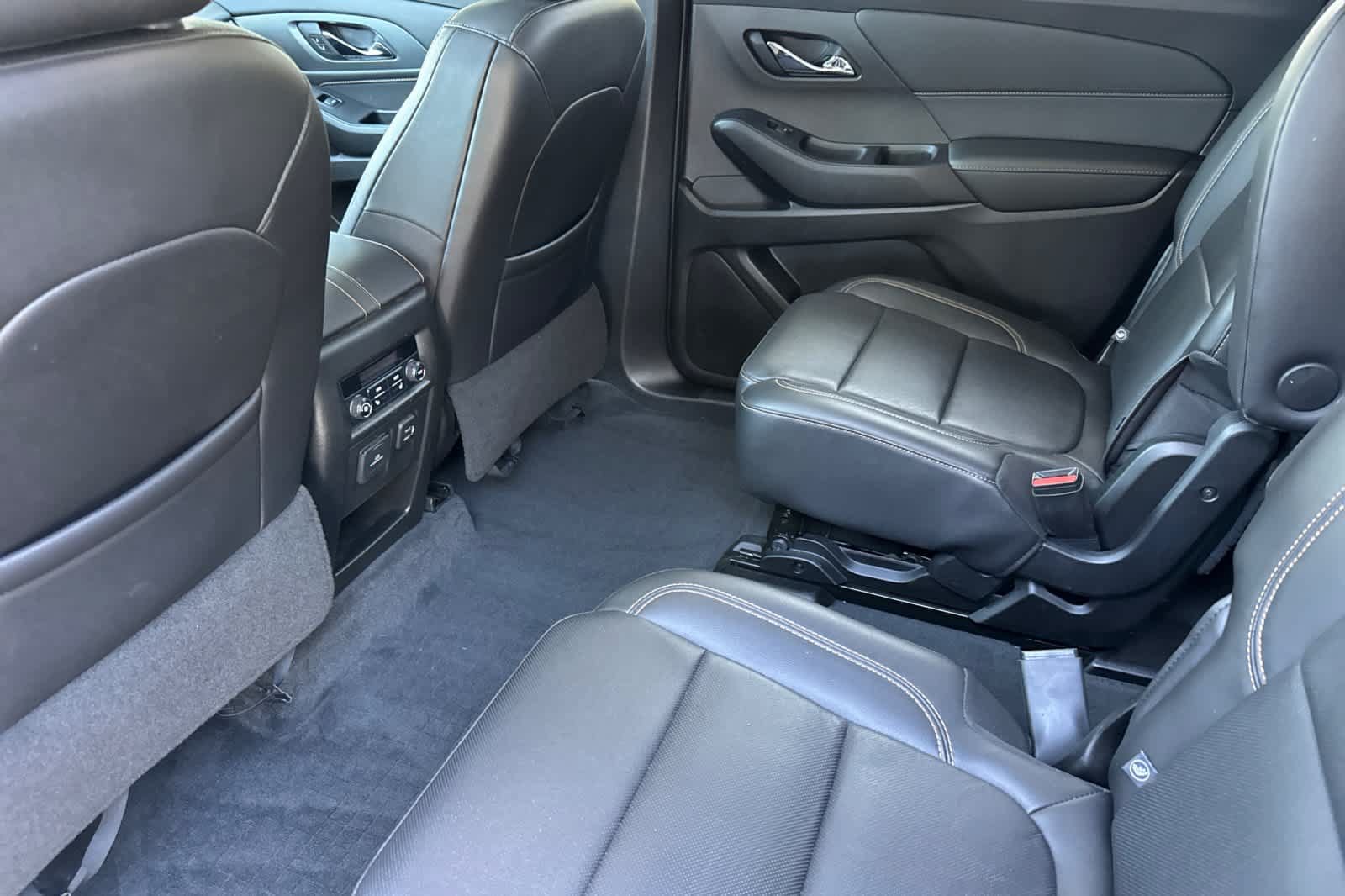 Used 2021 Chevrolet Traverse Premier w/ Redline Edition FWD image 4