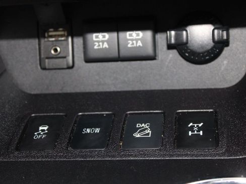 Used 2018 Toyota Highlander XLE image 24