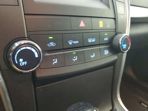 Used 2017 Toyota Camry SE FWD image 28