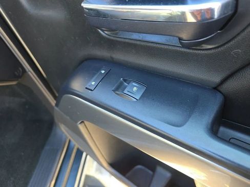 Used 2018 Chevrolet Silverado 1500 LT w/ All Star Edition image 19