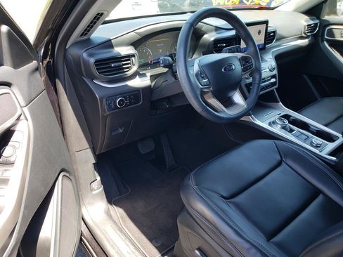 Used 2023 Ford Explorer XLT w/ Equipment Group 202A AWD/4WD image 10