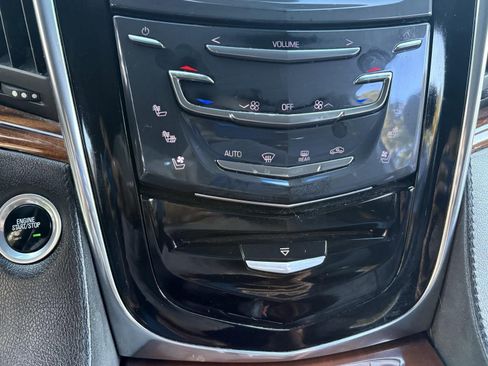 Used 2016 Cadillac Escalade ESV Luxury image 37