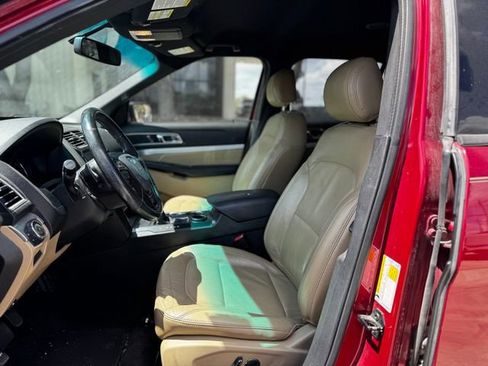 Used 2017 Ford Explorer XLT w/ Equipment Group 202A image 10