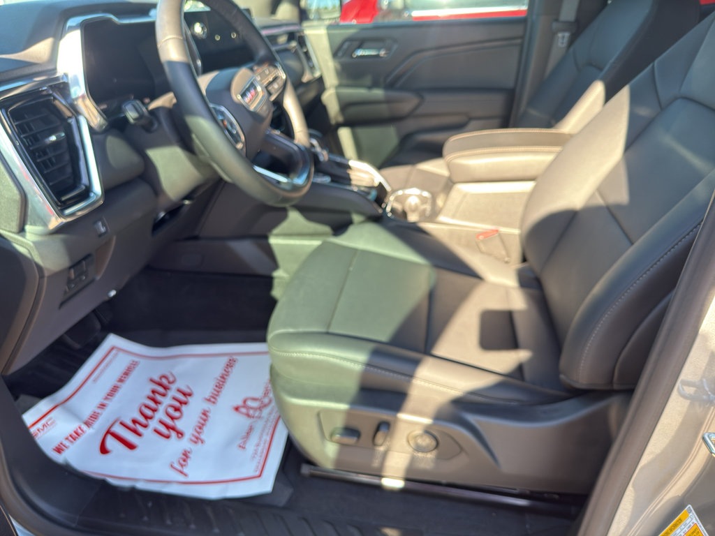 Used 2024 GMC Canyon Elevation w/ Elevation Premium Package AWD/4WD image 12
