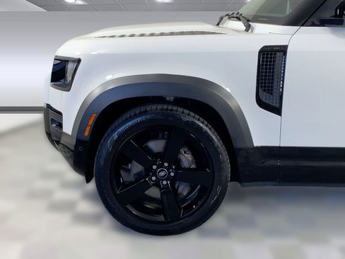 Used 2023 Land Rover Defender 110 X-Dynamic SE image 10