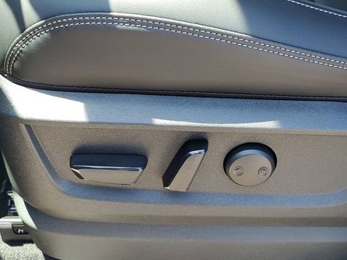 New 2025 Nissan Armada SL w/ Captain's Chari Seat Package image 6