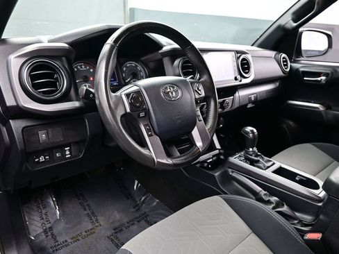 Used 2020 Toyota Tacoma TRD Off-Road AWD/4WD image 13