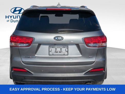 Used 2017 Kia Sorento LX w/ LX Convenience Package image 5