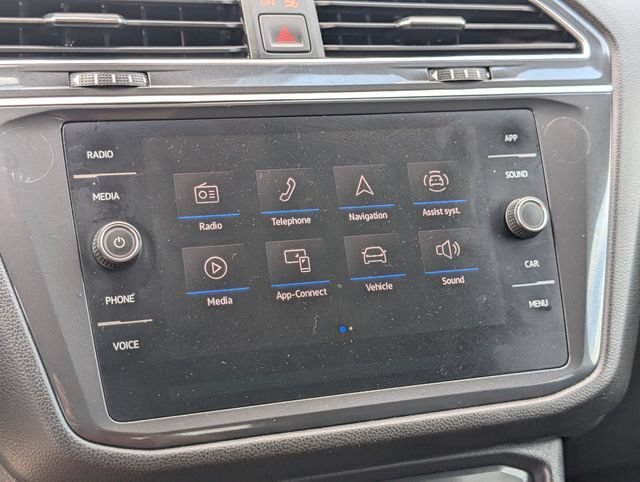 Used 2024 Volkswagen Tiguan SE AWD/4WD image 27