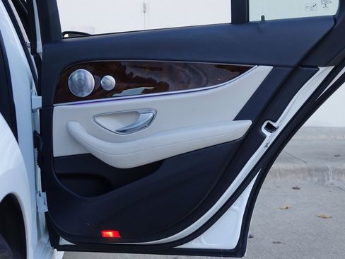 Used 2017 Mercedes-Benz E 300 4MATIC image 39