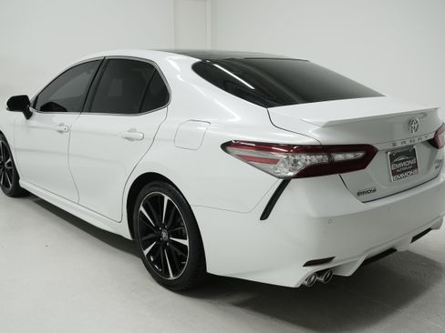 Used 2018 Toyota Camry XSE image 6
