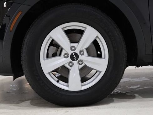 Used 2025 Kia Sorento LX FWD image 11