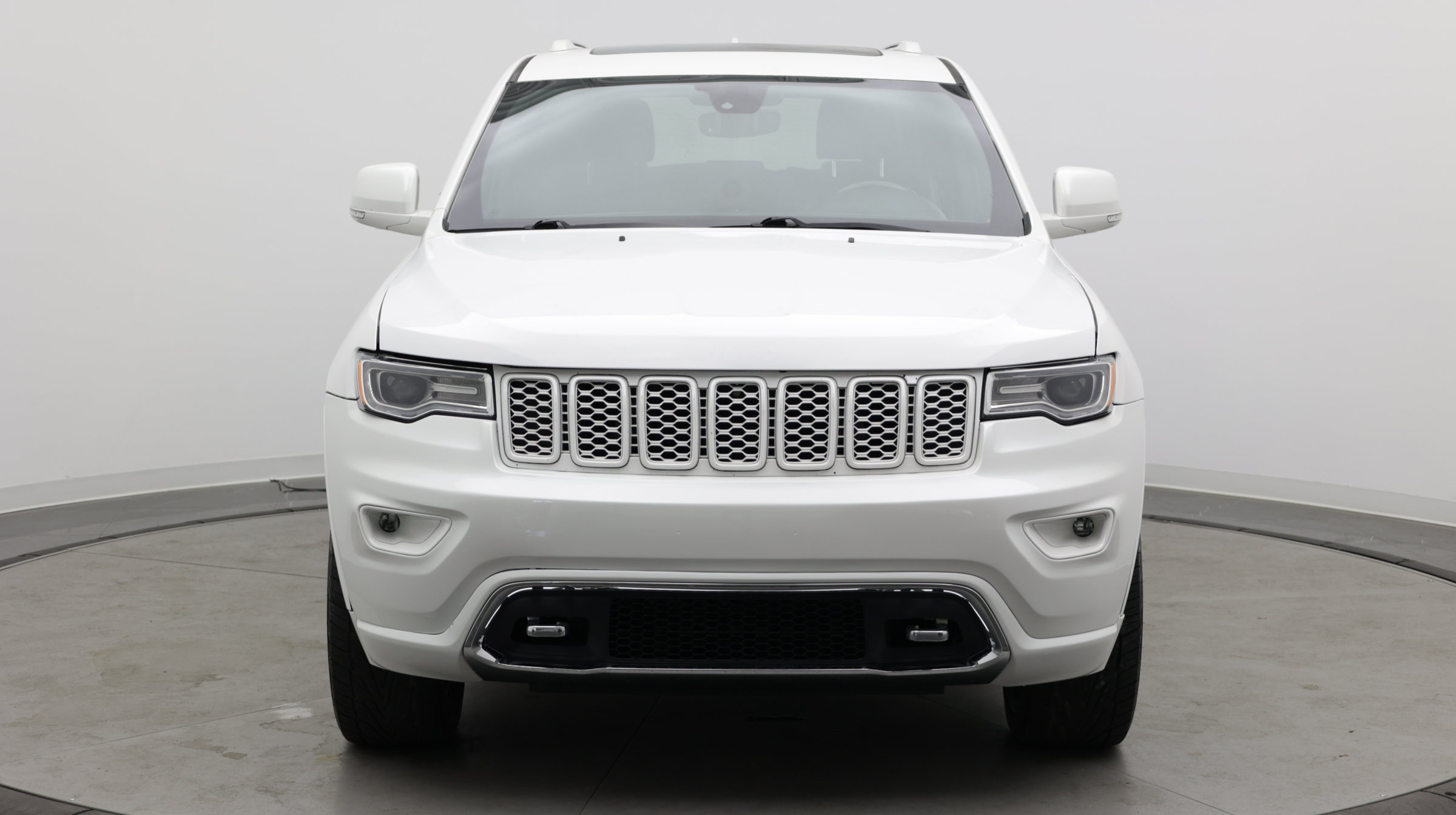 Used 2020 Jeep Grand Cherokee Overland RWD image 2