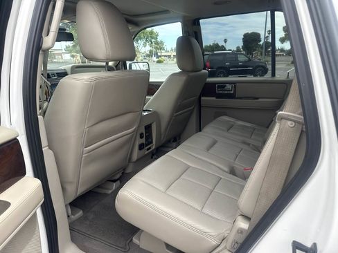 Used 2014 Lincoln Navigator 4WD image 28