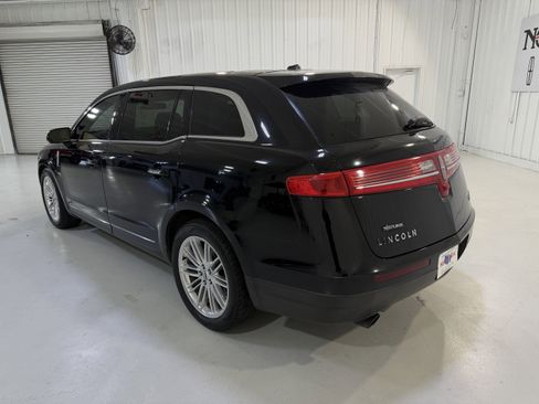 Used 2018 Lincoln MKT AWD w/ Technology Package image 3