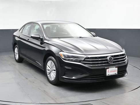 Used 2019 Volkswagen Jetta S w/ Driver Assistance Package FWD image 2