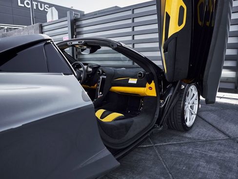 Used 2026 McLaren 750S Spider image 32