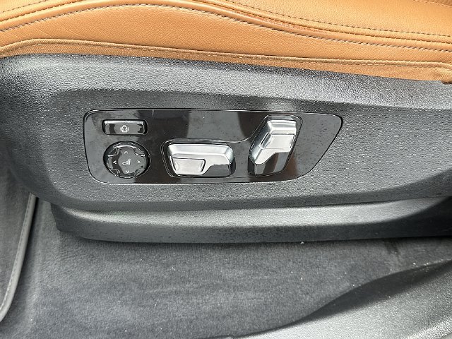 Used 2024 BMW X7 xDrive40i w/ M Sport Package AWD/4WD image 24