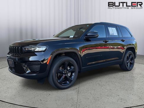 Used 2023 Jeep Grand Cherokee Altitude AWD/4WD image 2