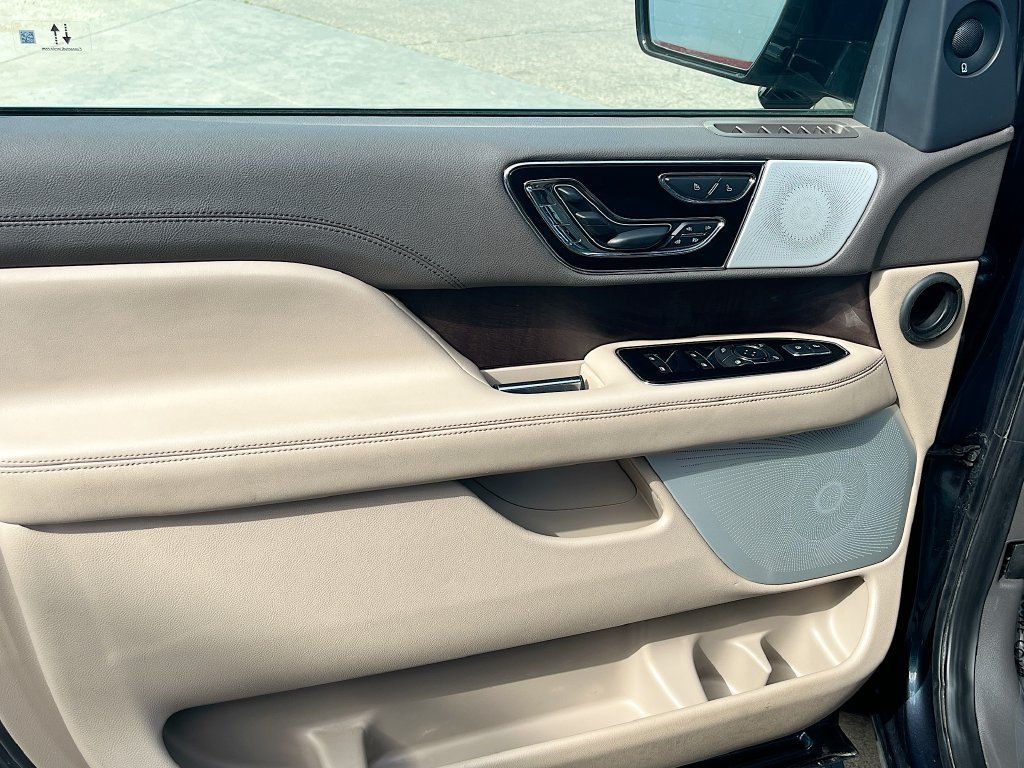 Used 2022 Lincoln Navigator L Reserve AWD/4WD image 18