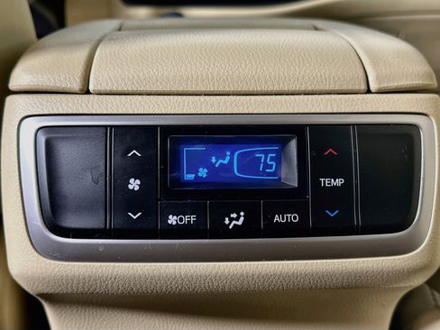 Used 2017 Toyota Highlander Limited FWD image 25