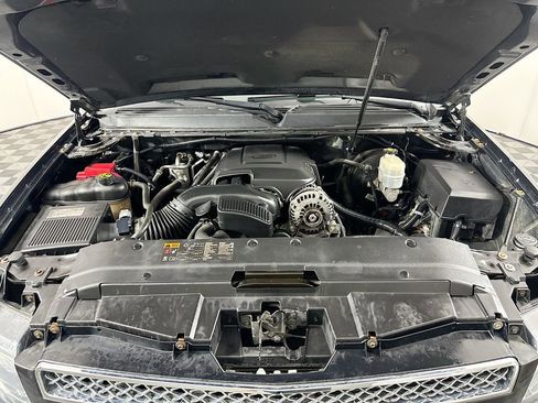 Used 2012 Chevrolet Suburban LTZ image 33