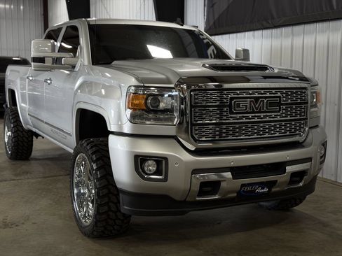 Used 2017 GMC Sierra 2500 SLT w/ Duramax Plus Package AWD/4WD image 26