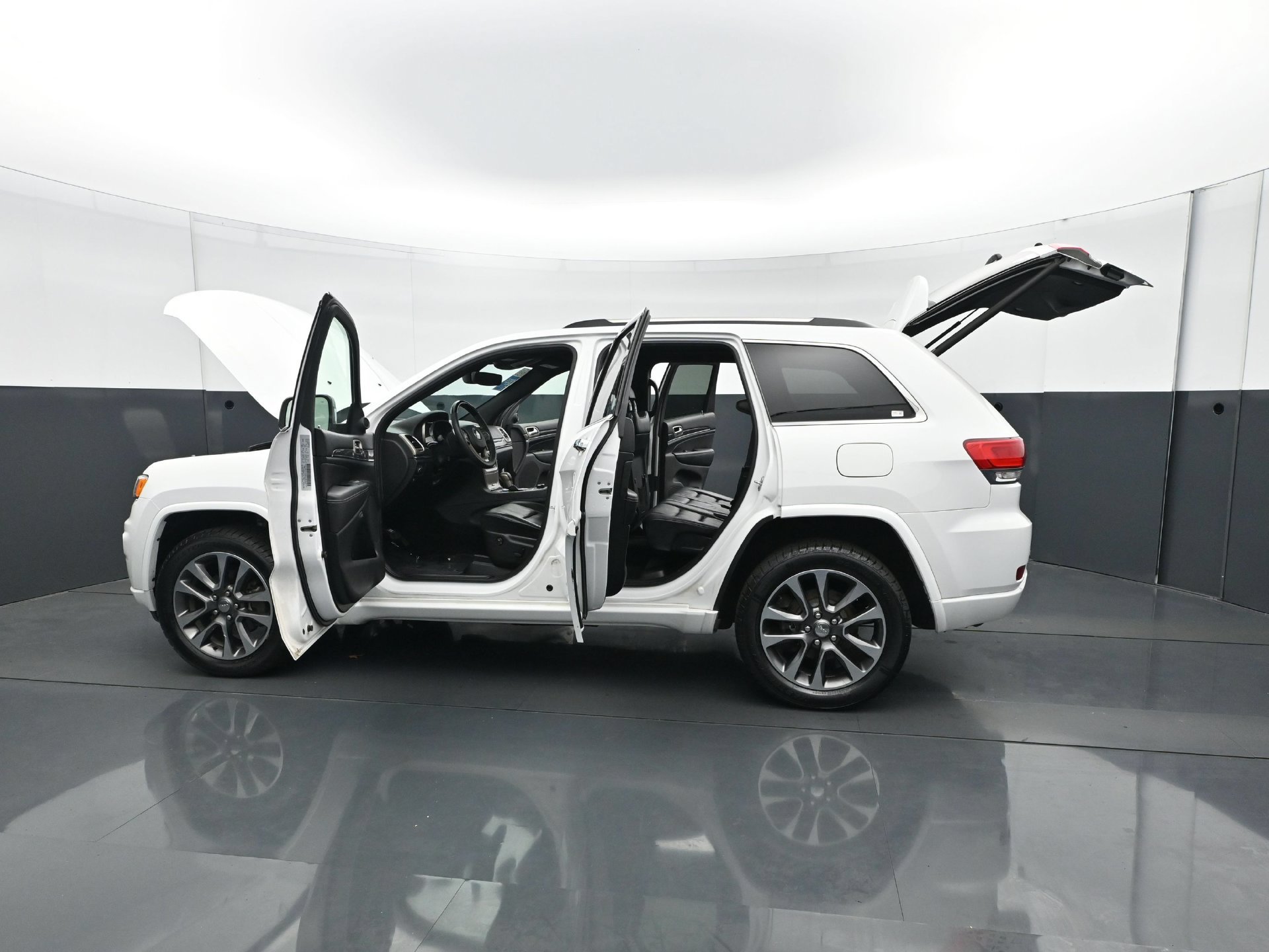 Used 2017 Jeep Grand Cherokee Overland AWD/4WD image 30