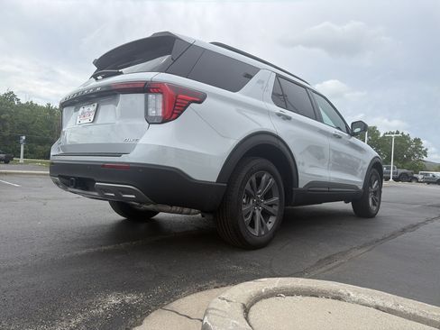 New 2026 Ford Explorer Active w/ Active Comfort Package AWD/4WD image 9