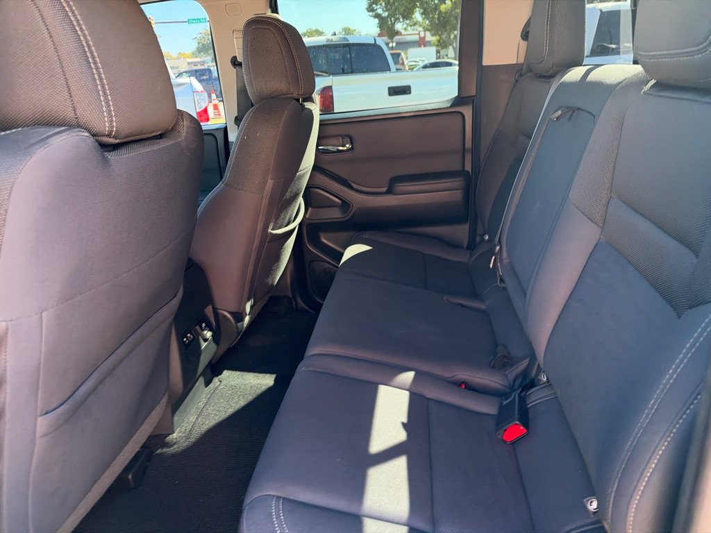 Used 2022 Nissan Frontier SV w/ Technology Package RWD image 13