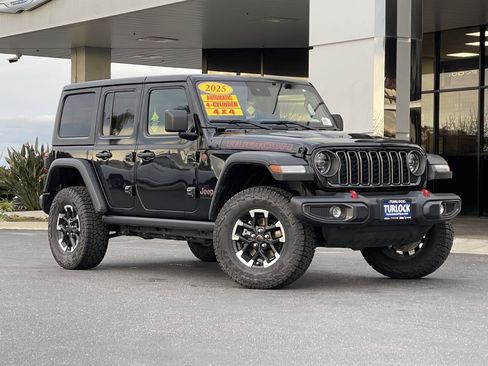 Used 2025 Jeep Wrangler Unlimited Rubicon image 2