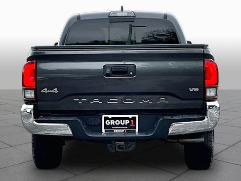 Used 2018 Toyota Tacoma SR5 AWD/4WD image 5