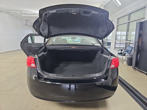 Used 2018 Chevrolet Impala LT FWD image 15