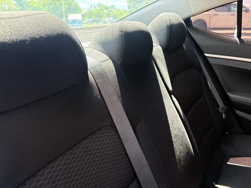 Used 2019 Hyundai Elantra SE w/ Cargo Package FWD image 41