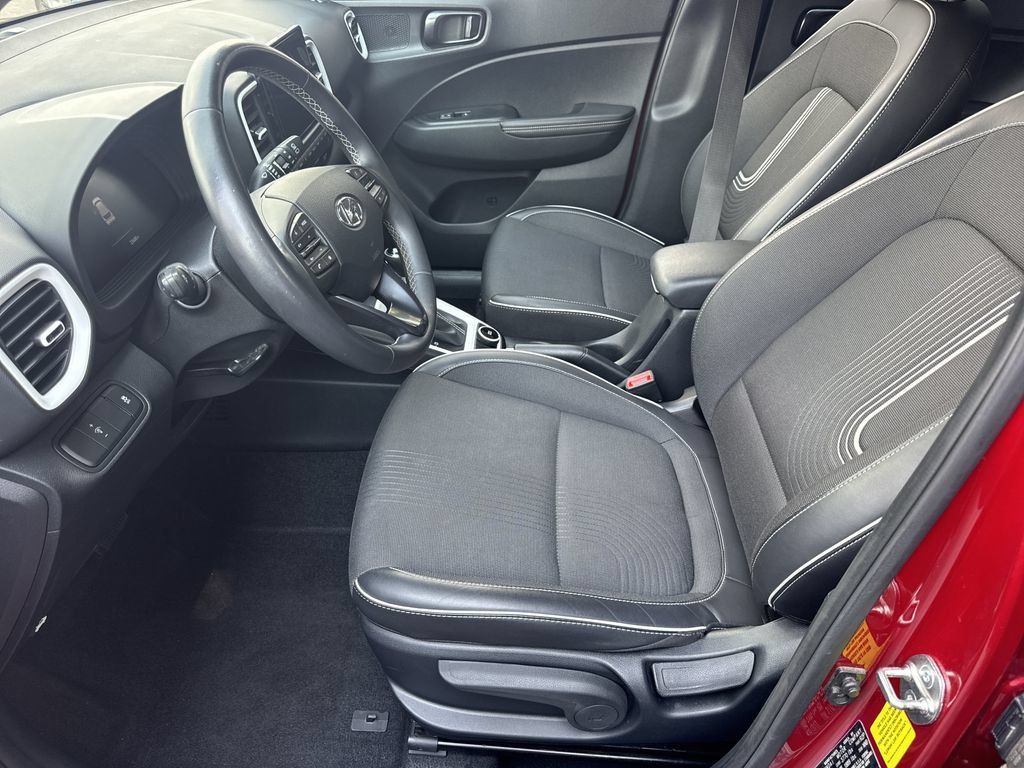 Used 2024 Hyundai Venue Limited FWD image 9