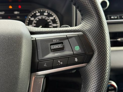 Used 2024 Mitsubishi Outlander SE image 16