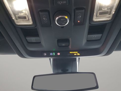 Used 2022 GMC Yukon XL AT4 image 43