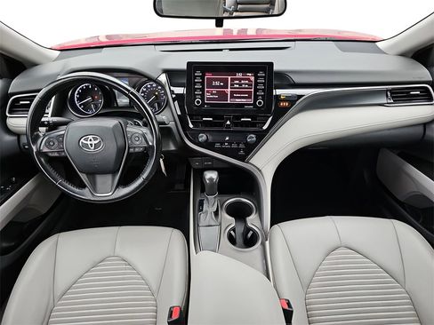 Used 2021 Toyota Camry SE image 9
