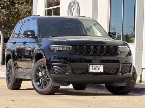 New 2025 Jeep Grand Cherokee L Altitude image 2