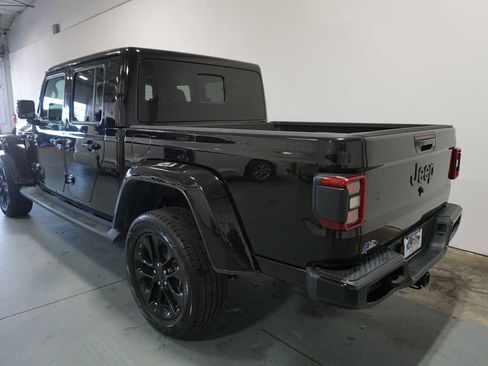 Used 2023 Jeep Gladiator Overland image 3